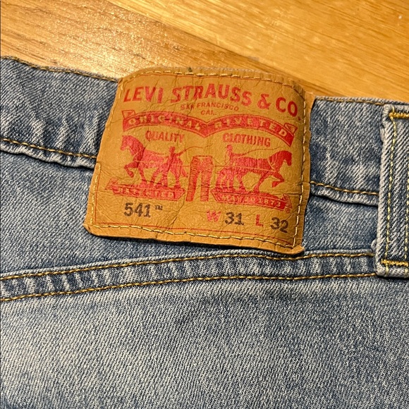 Levi's Light Blue Relaxed Fit Jeans - Picture 1 of 3